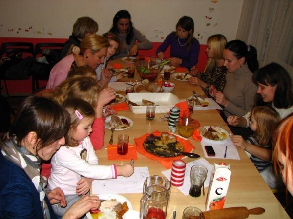 Луцькі мами готували американські страви. ФОТО